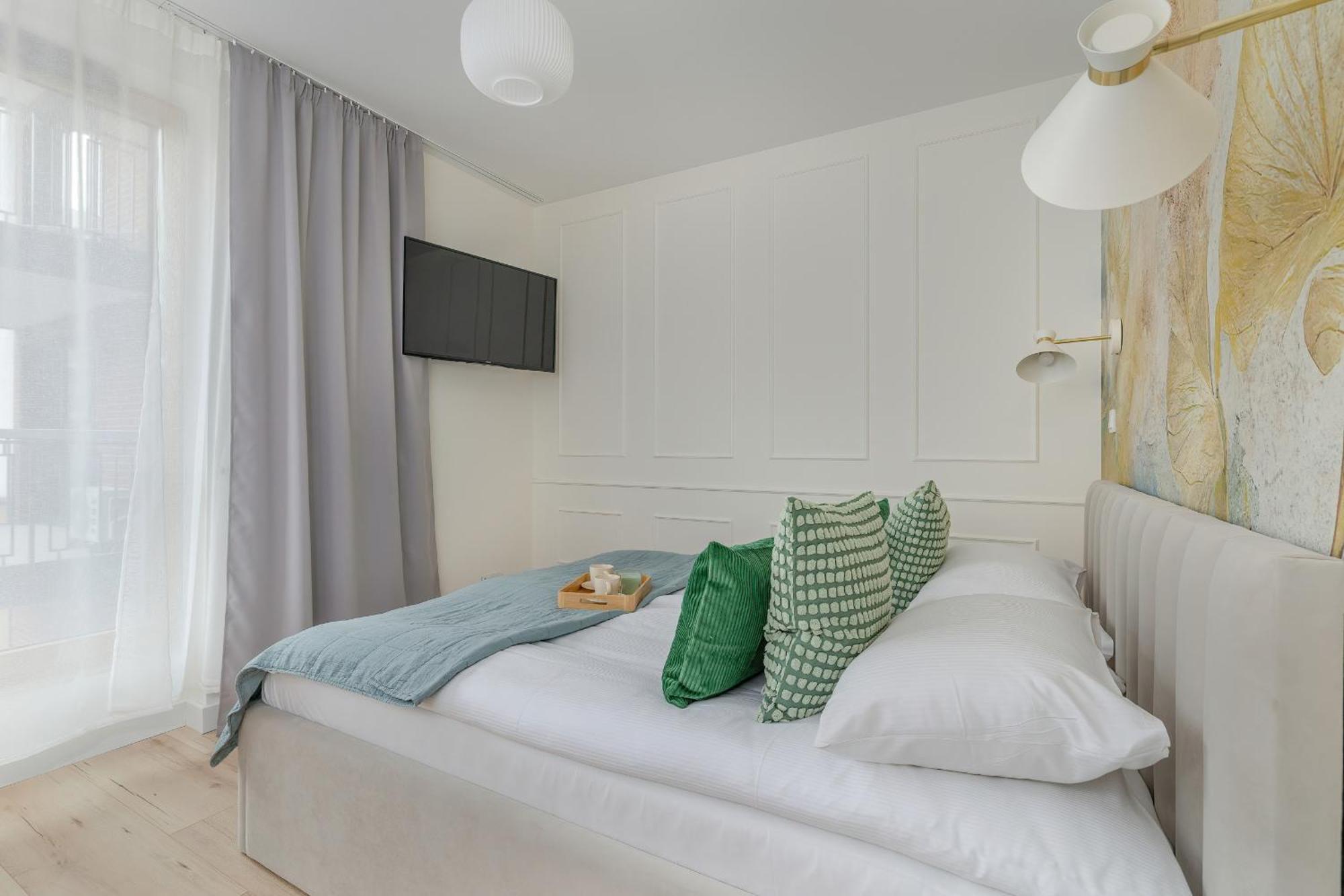 Cozy Orawska With Balcony By Renters Apartment Krakow